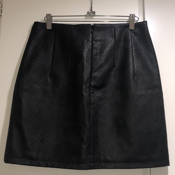 Topshop Faux Leather Miniskirt - Picture 4 of 5